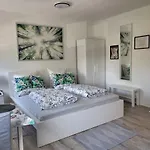 A Comfortable And Modern Newly Renovated דירה מאנהיים